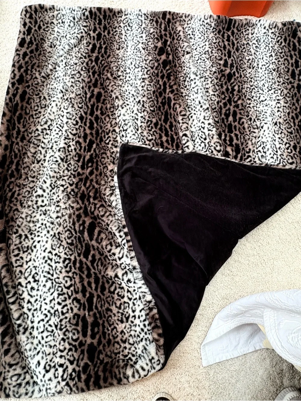 HUGE 64” x 58” Reversible Leopard Print Plush Throw Blanket Black & Cream